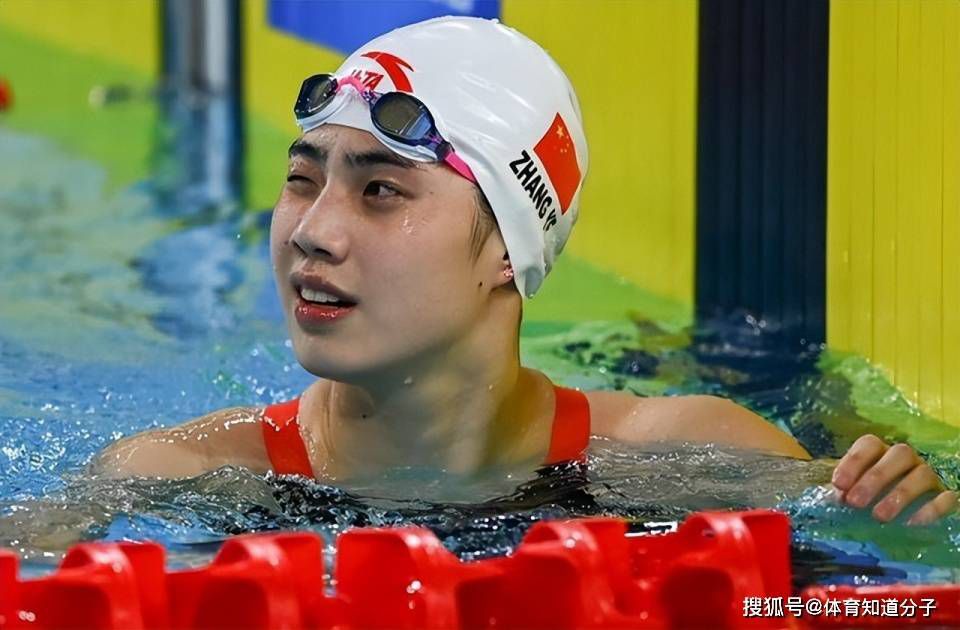 白衣男子迟疑片刻，脱口道：雇主是......是董若琳的一位堂......堂哥，对方有命，让我们必须在金陵杀了董若琳，不让她活着。